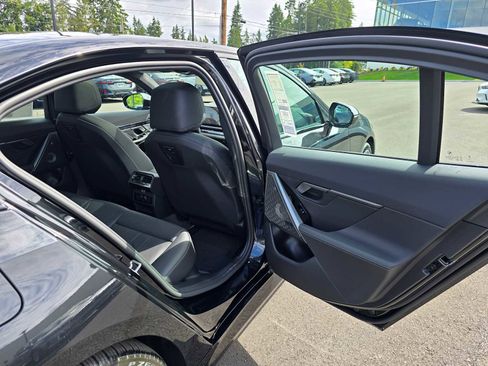 Used 2026 BMW i5 eDrive40 w/ M Sport Package image 13