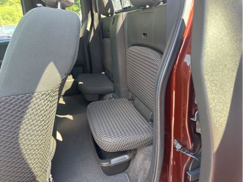 Used 2016 Nissan Frontier SV AWD/4WD image 9