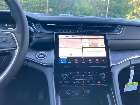 New 2024 Jeep Grand Cherokee Limited 4xe w/ Luxury Tech Group II image 18