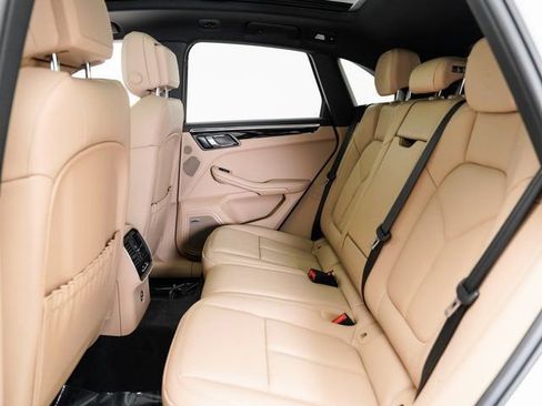 Certified 2025 Porsche Macan AWD/4WD image 25