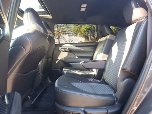 Certified 2021 Toyota Highlander XSE image 11