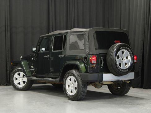 Used 2011 Jeep Wrangler Unlimited Sahara w/ Connectivity Group AWD/4WD image 3