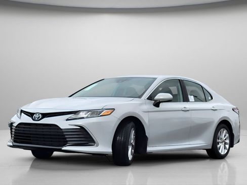 Used 2024 Toyota Camry LE FWD image 17