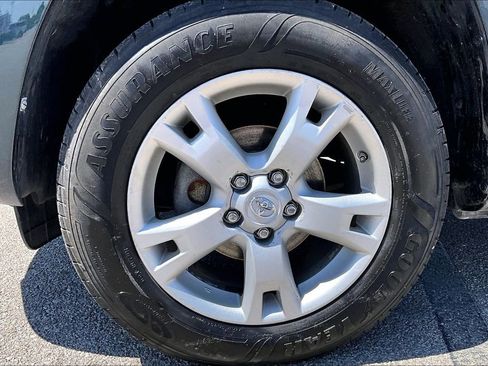 Used 2012 Toyota RAV4 4WD w/ Upgrade Value Pkg image 9