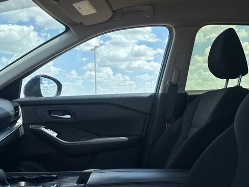 Used 2025 Nissan Rogue SV FWD image 41