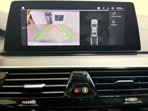 Used 2020 BMW 530e w/ M Sport Package image 20