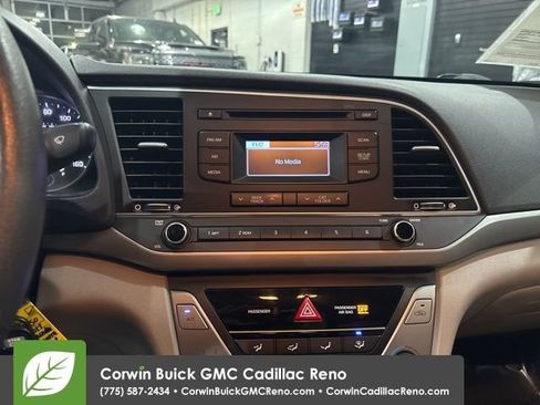 Used 2017 Hyundai Elantra SE image 19