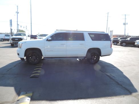 Used 2019 GMC Yukon XL SLT image 2