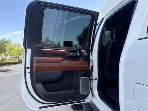 Used 2024 GMC Sierra 2500 Denali Ultimate AWD/4WD image 15