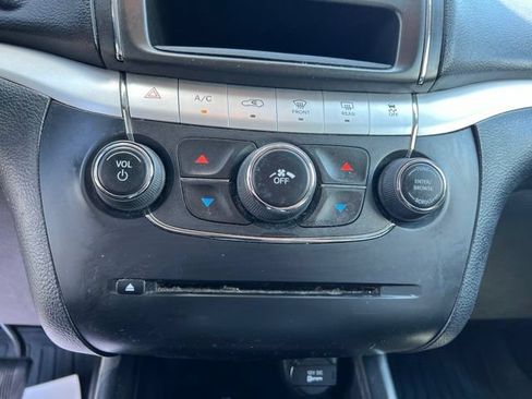 Used 2017 Dodge Journey SE FWD image 19