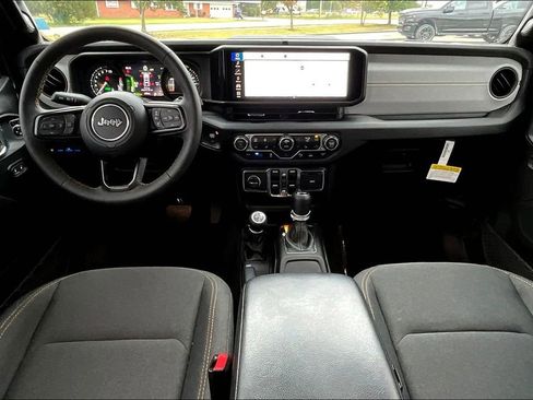 Used 2024 Jeep Wrangler Unlimited w/ Convenience Group image 12