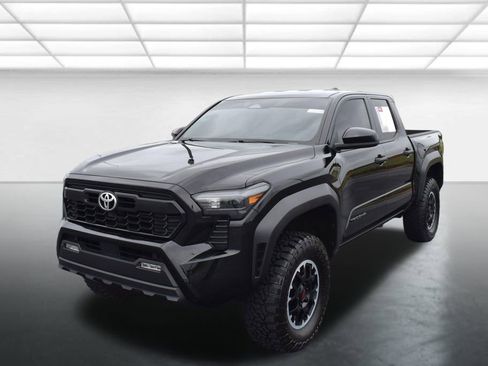 Used 2024 Toyota Tacoma TRD Off-Road AWD/4WD image 6