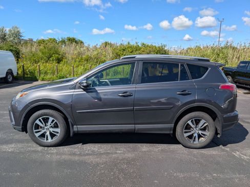 Used 2018 Toyota RAV4 XLE AWD/4WD image 5