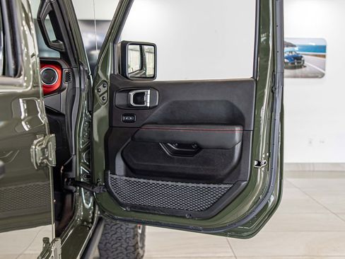 Used 2023 Jeep Wrangler Unlimited Rubicon w/ Dual Top Group AWD/4WD image 35