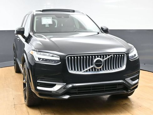 Used 2021 Volvo XC90 T8 Inscription Expression w/ Climate Package AWD/4WD image 4