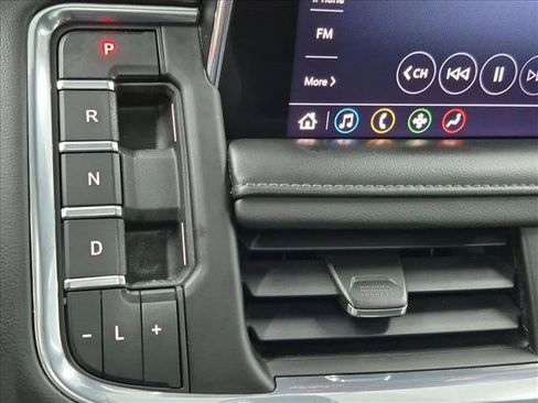Used 2021 Chevrolet Suburban LT RWD image 12