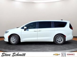 Used 2023 Chrysler Pacifica Touring-L FWD video 2