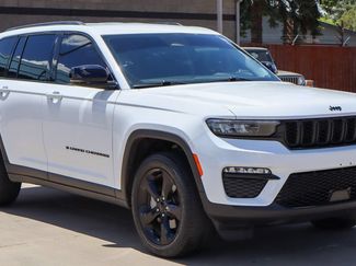Used 2023 Jeep Grand Cherokee Limited w/ Black Appearance Package AWD/4WD video 1