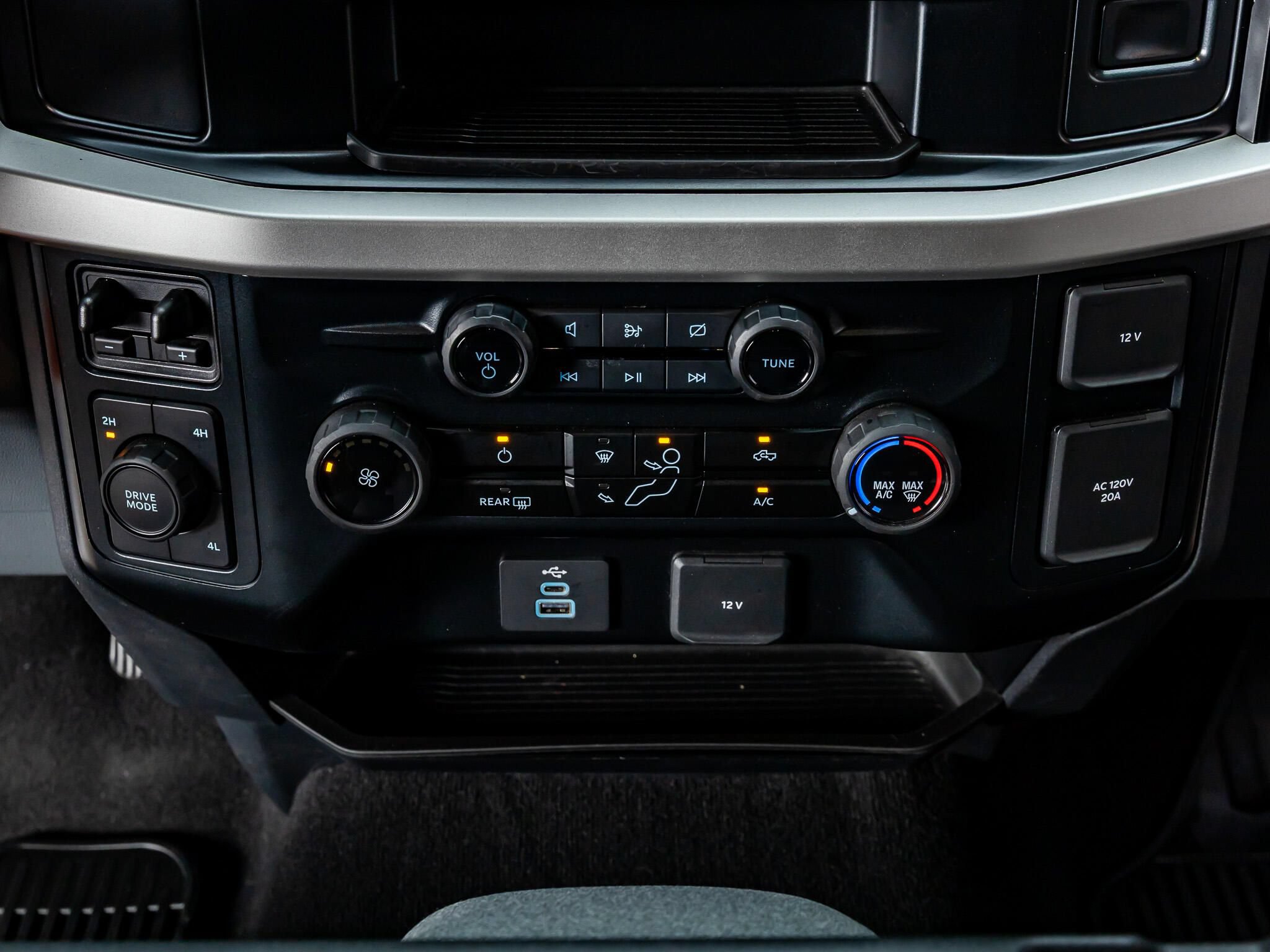 Used 2024 Ford F450 XLT w/ 360-Degree Camera Package AWD/4WD image 24