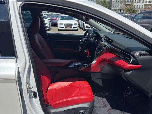 Used 2019 Toyota Camry XSE FWD image 17