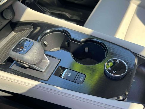 Used 2023 Nissan Rogue SL image 12