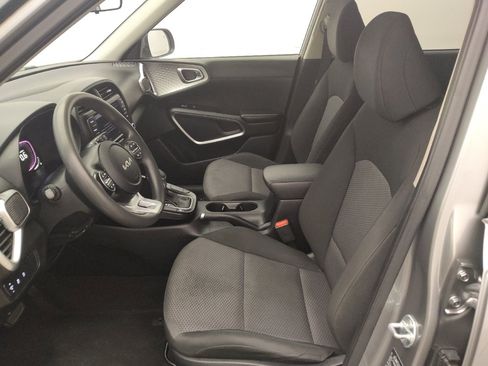 Used 2024 Kia Soul LX w/ Option Group 015 FWD image 17