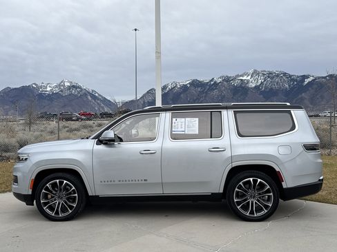 Used 2022 Jeep Grand Wagoneer Series III w/ Rear Seat Video Group 1 image 2