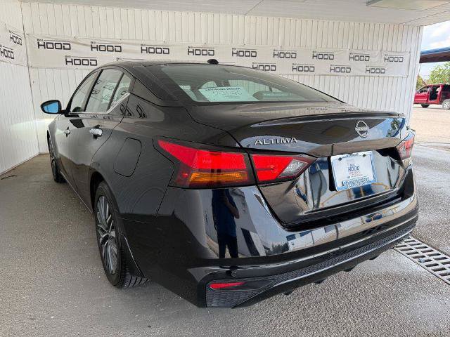 Used 2024 Nissan Altima 2.5 SV FWD image 2