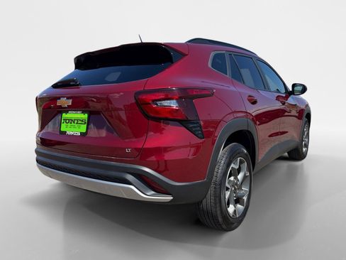 Used 2025 Chevrolet Trax LT w/ LT Convenience Package FWD image 7