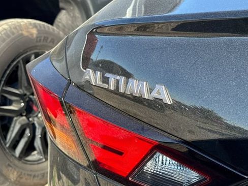 Used 2025 Nissan Altima 2.5 SV FWD image 7