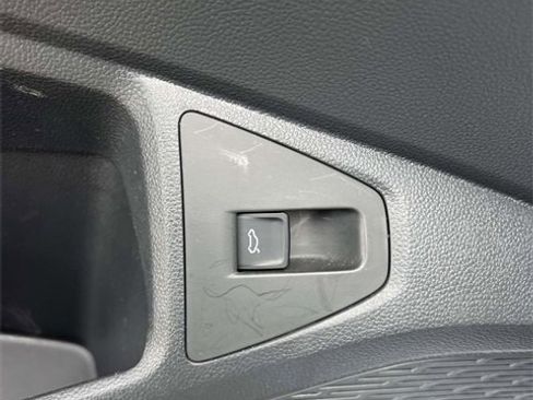 Certified 2025 Volkswagen Jetta SE image 16