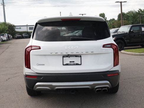 Used 2022 Kia Telluride EX w/ EX Premium Package FWD image 4