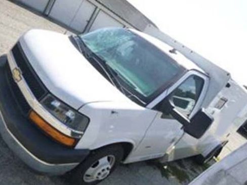 Used 2022 Chevrolet Express 3500 w/ Power Convenience Package image 3
