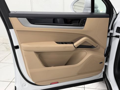 New 2026 Porsche Cayenne S image 27