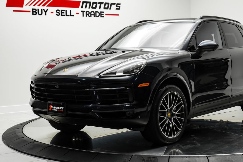 Used 2023 Porsche Cayenne w/ Premium Package AWD/4WD image 2