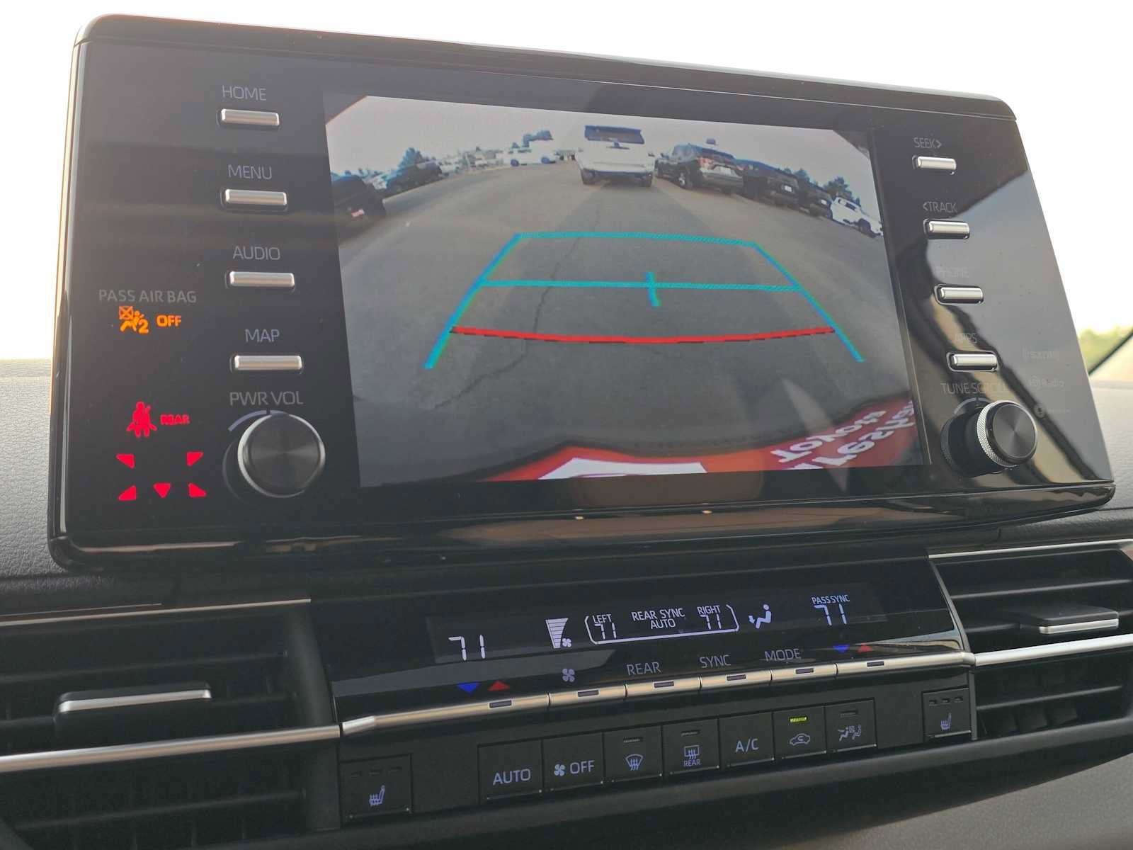 Certified 2021 Toyota Sienna XLE FWD image 33