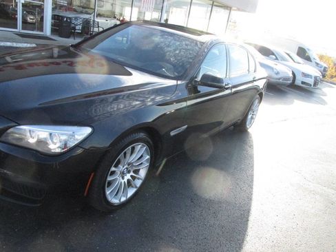 Used 2014 BMW 740Li w/ Executive Package image 31