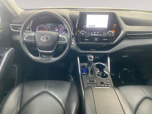 Used 2023 Toyota Highlander XLE image 10