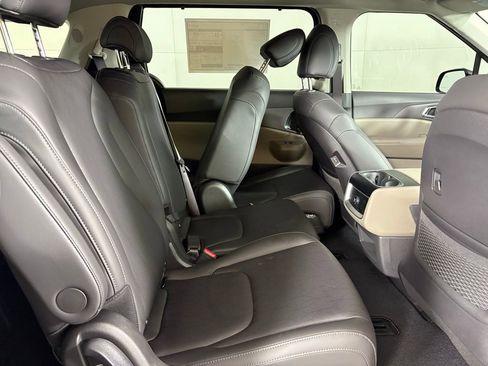 New 2026 Kia Carnival EX FWD image 15