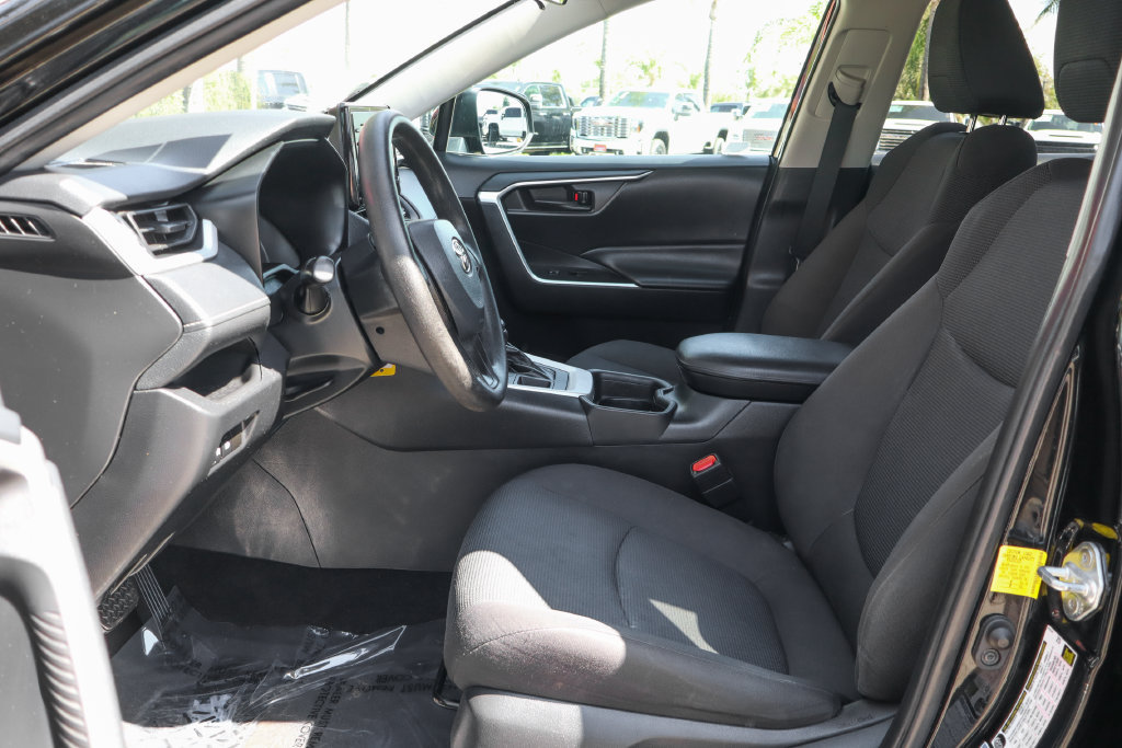 Used 2021 Toyota RAV4 LE w/ Carpet Mat Package (TMS) AWD/4WD image 19
