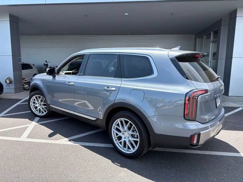 Used 2025 Kia Telluride SX AWD/4WD image 4