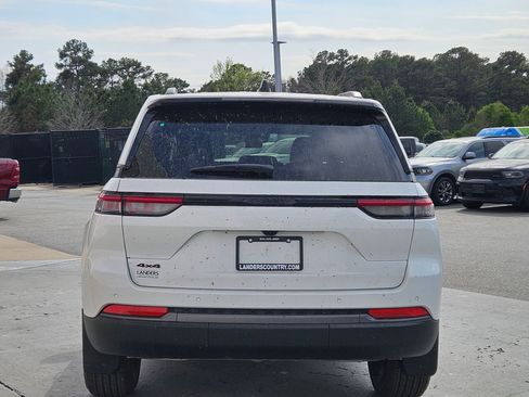 New 2026 Jeep Grand Cherokee Altitude AWD/4WD image 6