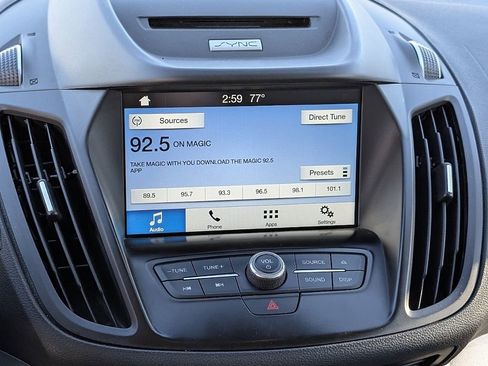 Used 2017 Ford Escape SE w/ Equipment Group 201A image 9