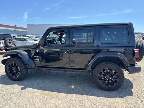 Used 2024 Jeep Wrangler Unlimited Sahara AWD/4WD image 8