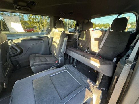 Used 2017 Dodge Grand Caravan SE image 9
