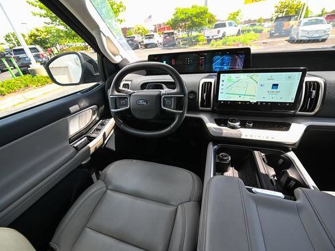Used 2025 Ford Expedition Active AWD/4WD image 33