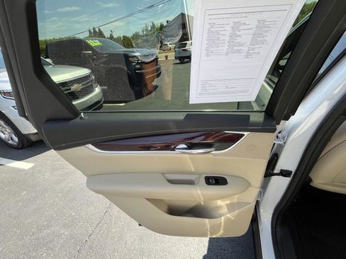 Used 2017 Cadillac XT5 Premium Luxury w/ Driver Assist Package AWD/4WD image 19