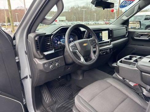 Used 2024 Chevrolet Silverado 1500 LT image 9