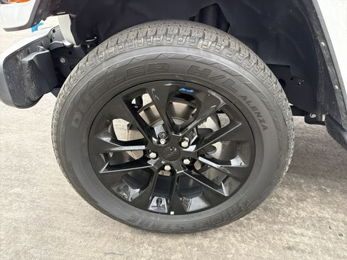 Used 2023 Jeep Wrangler Unlimited Sahara AWD/4WD image 10