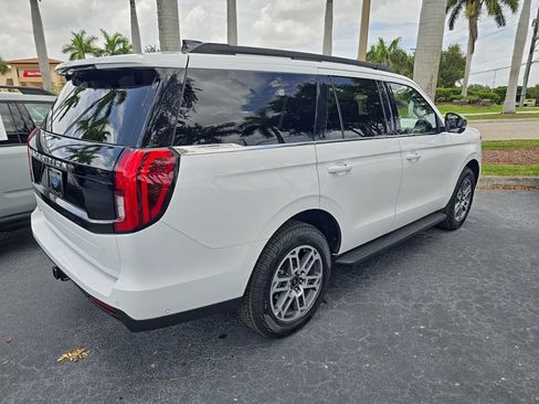Certified 2025 Ford Expedition Active AWD/4WD image 3